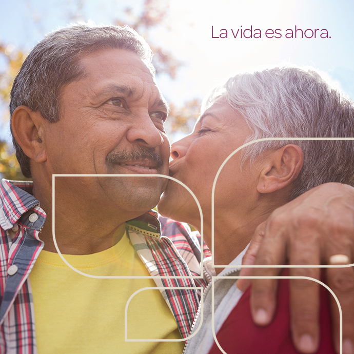 Pareja mayor sonriendo